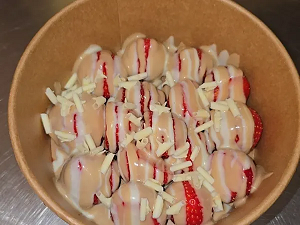 White Bliss Loaded Strawberries 